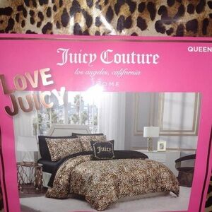 Reversible Juicy couture queen comforter